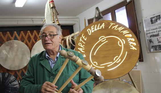 Antonio De Lucia: da 50 anni dalle sue mani nascono le tammorre