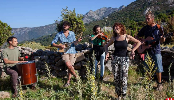 Ravanatera: la musica delle radici